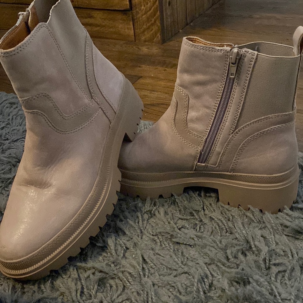 Like new Lucky brand boots